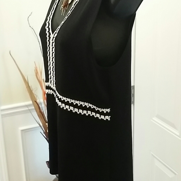 V-NECK dressy Tank - Picture 2 of 4